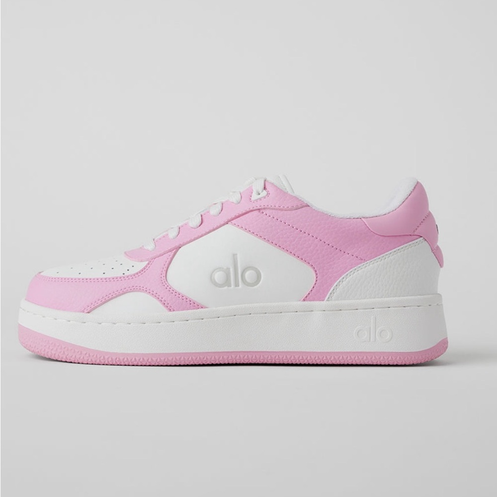 ALO Yoga Recovery Sneaker - Pink and White